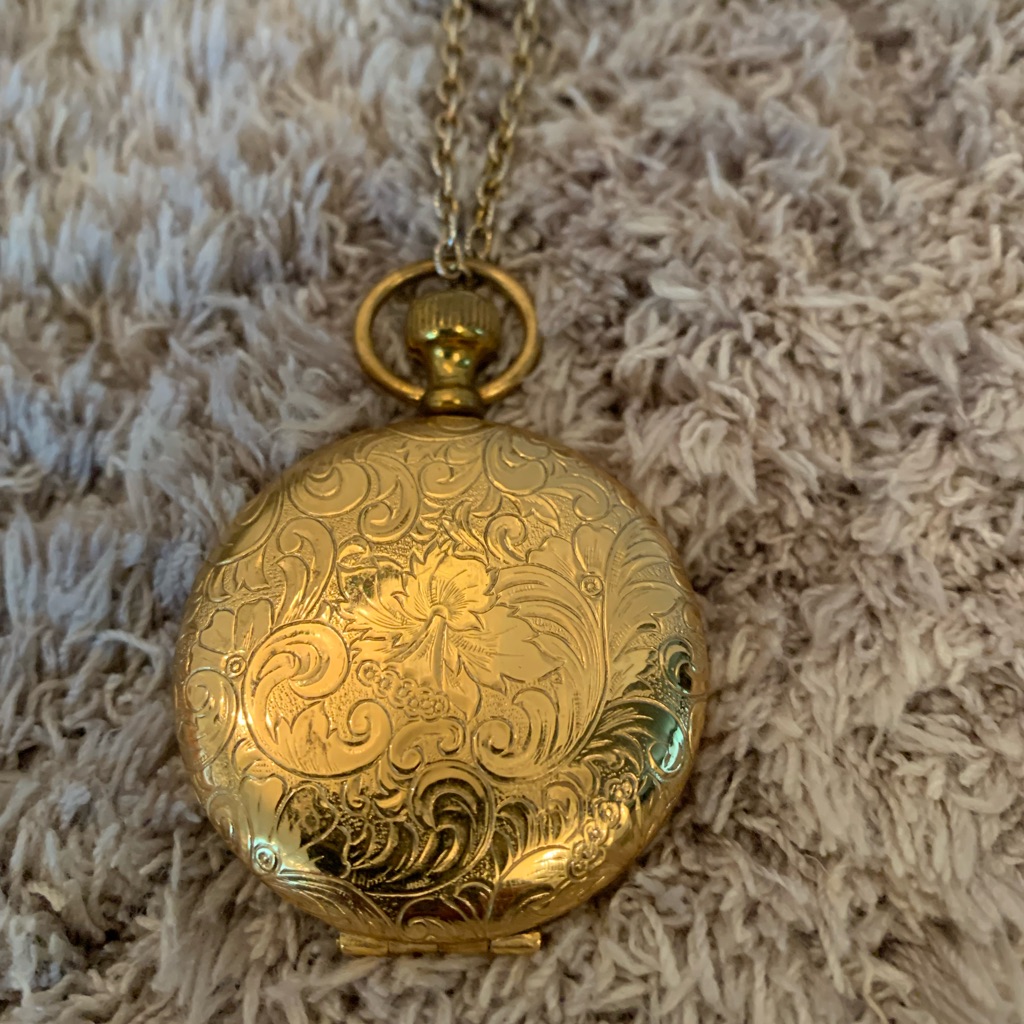 Vintage Este Lauder Compact Pocket Watch Style